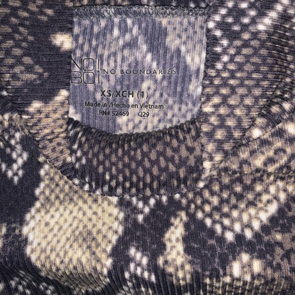 No Boundaries Turtle Neck - Picture 3 of 3